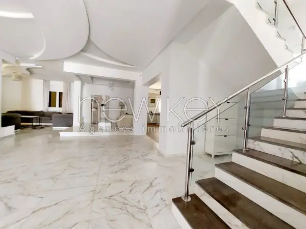 A vendre une villa s+5 avec piscine à Gammarth - 8