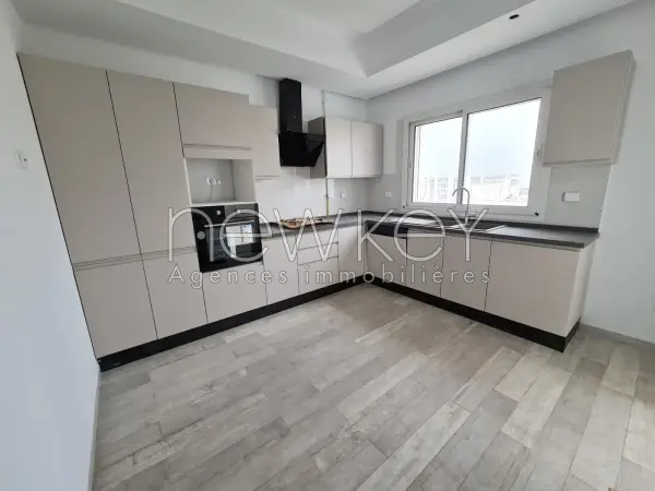Appartement S+3 avec vue dégagée à louer aux jardins de Carthage - 2
