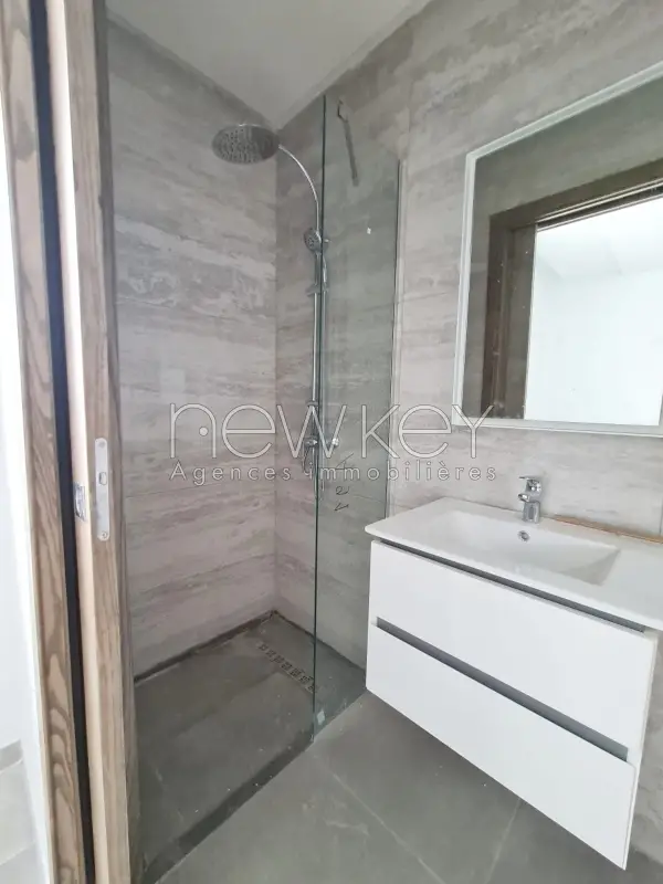 Appartement S+3 avec vue dégagée à louer aux jardins de Carthage - 4