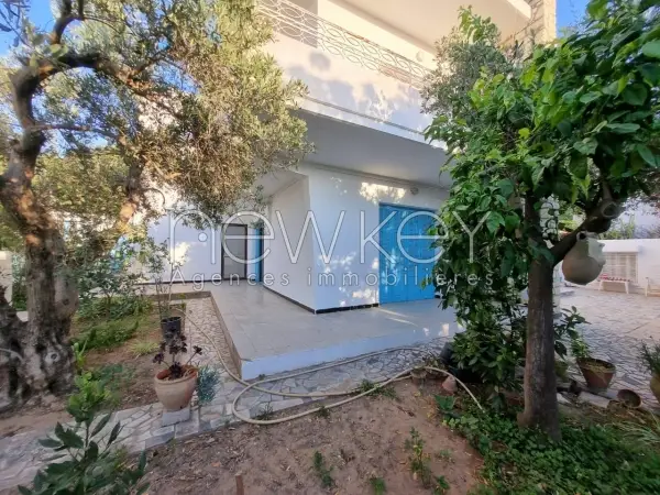Rez de chaussée de villa S+2 à la Marsa - 1