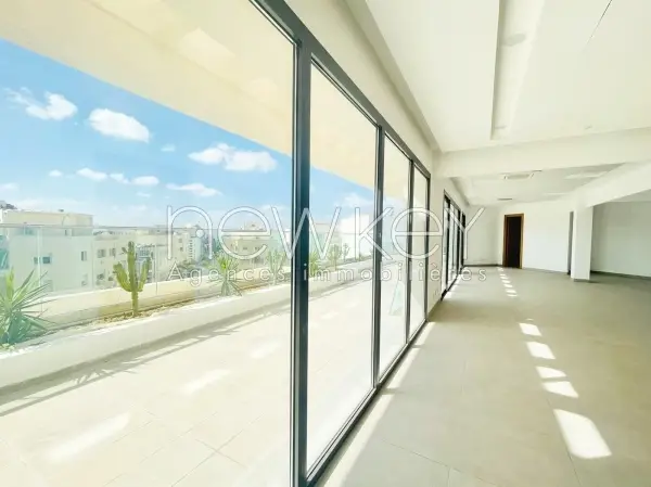 immeuble neuf de 1800m² à louer au Berges du Lac 1 - 1