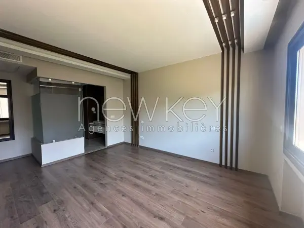 Une Coquette Villa S+3 à louer à La Soukra - 1