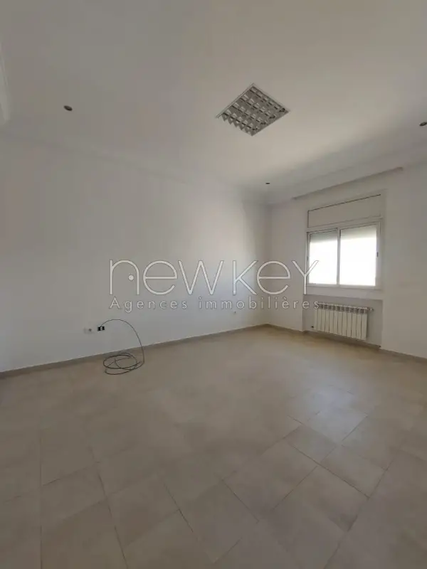 Appartement à usage de bureau A+3 - 1