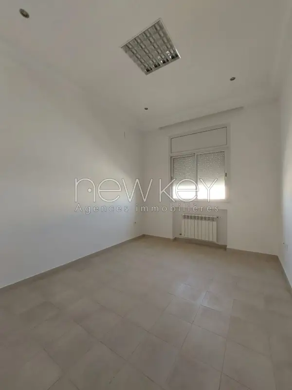 Appartement à usage de bureau A+3 - 4