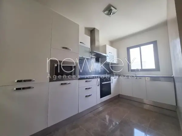 Un Etage de Villa S+3 à louer à La Soukra - 1