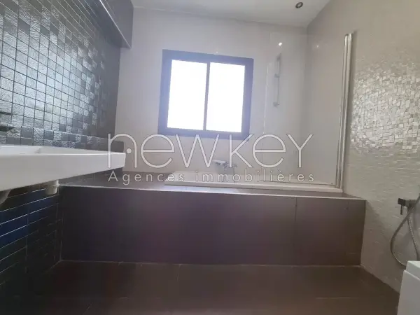 Un Etage de Villa S+3 à louer à La Soukra - 7