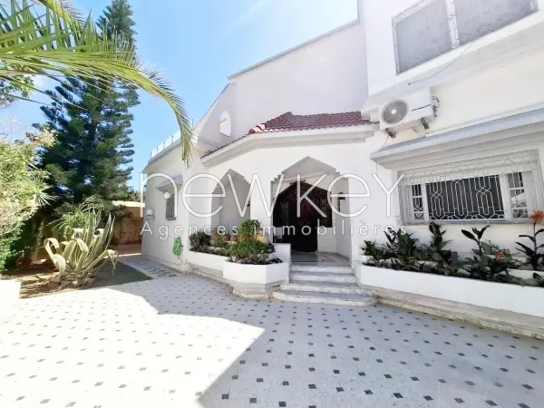 Une Magnifique Villa S+7 à vendre à La Soukra - 6