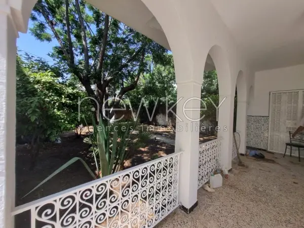 Rez de chaussée de villa S+4 à la Marsa - 1
