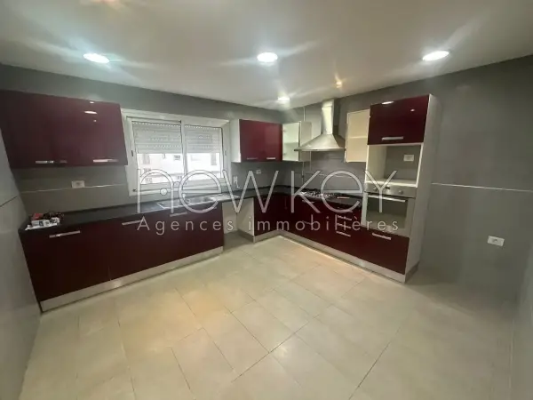 Appartement S3 avec terrasse vue dégagée à vendre aux Jardins de Carthage - 2