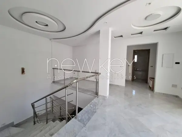 Une Villa en cours de finition S+3 à vendre à La Soukra - 2