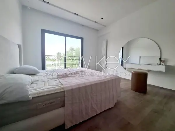 Une Splendide Villa S+6 avec piscine à La Soukra - 11