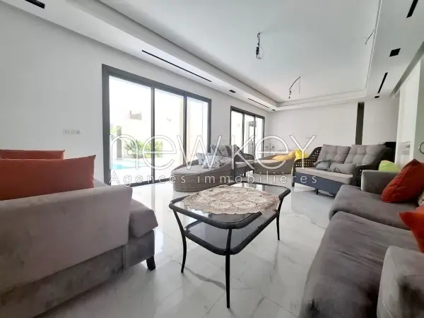 Une Splendide Villa S+6 avec piscine à La Soukra - 3