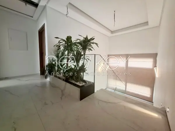 Une Splendide Villa S+6 avec piscine à La Soukra - 7