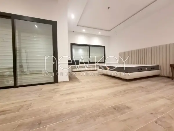Une Splendide Villa S+6 avec piscine à La Soukra - 8