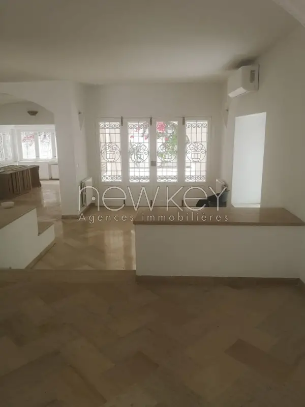 villa s+3 au coeur de la marsa - 3
