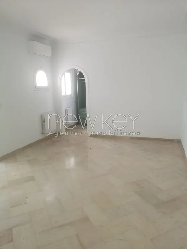 villa s+3 au coeur de la marsa - 4