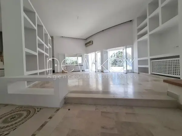Une Villa de Maître à louer à La Soukra - 2