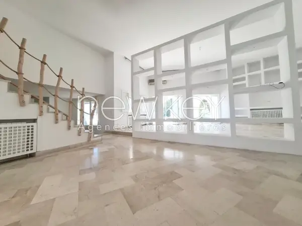 Une Villa de Maître à louer à La Soukra - 3