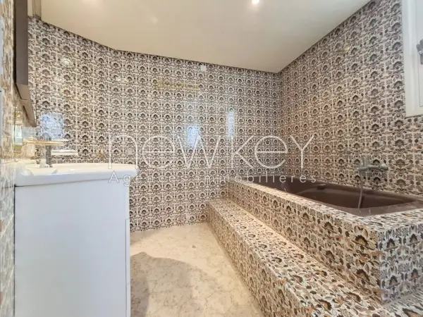 Une Villa de Maître à louer à La Soukra - 9