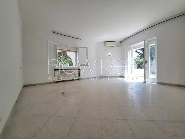 Une Villa de Maître à louer à La Soukra - 6