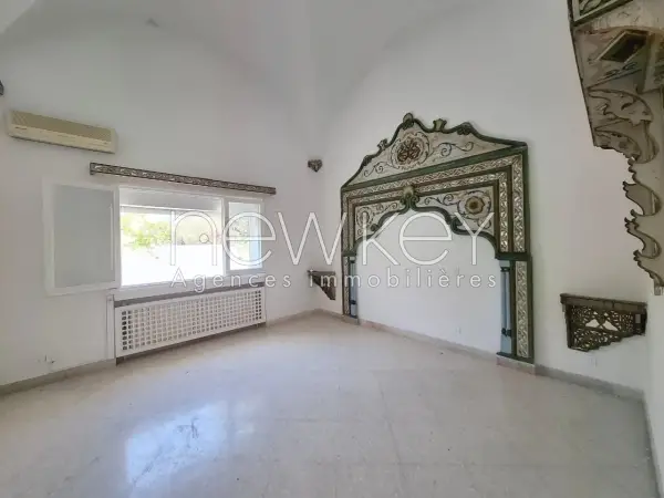 Une Villa de Maître à louer à La Soukra - 7