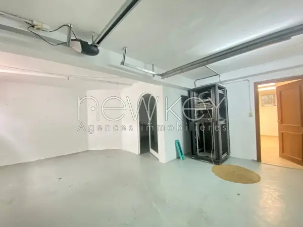 Un Triplex usage bureautique avec jardin à louer au Lac 1 - 7