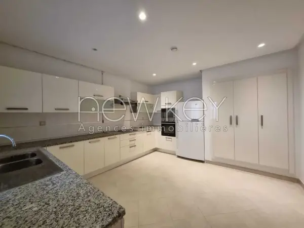 Magnifique villa S+4 à louer à Gammarth - 27