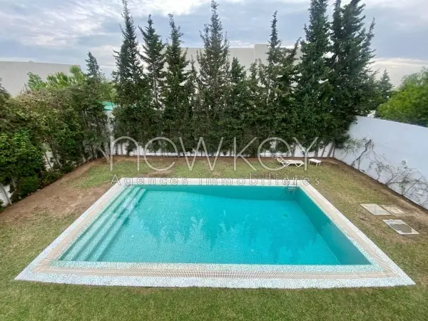 Villa avec piscine et jardin à louer au Lac 2 - 4