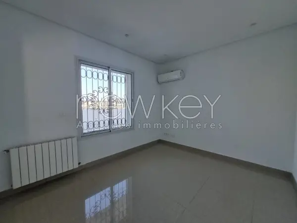 Duplex s+4 à La Marsa - 2