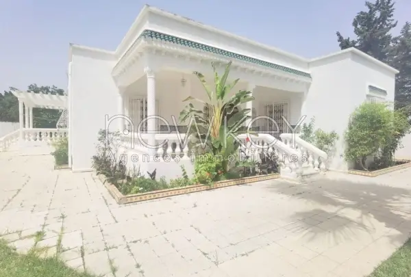 villa de 240m² sur un terrain de 1050m² - 1