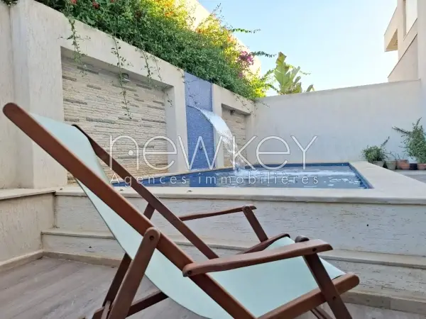 Une Coquette Villa S+4 avec piscine à vendre à La Soukra - 1