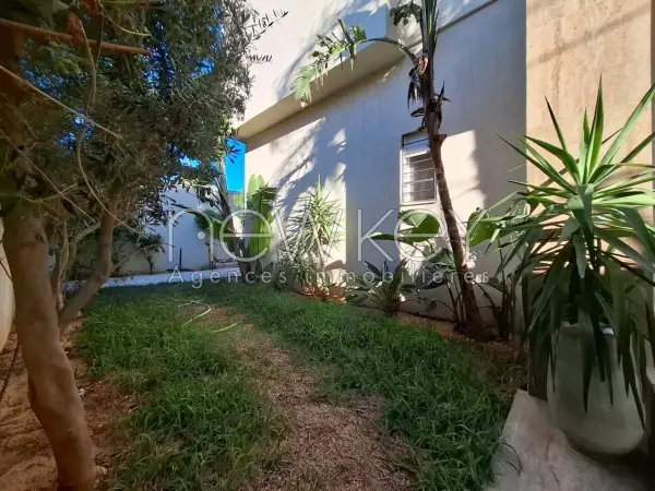 Une Coquette Villa S+4 avec piscine à vendre à La Soukra - 11