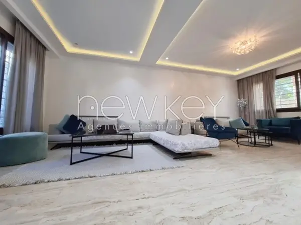 Une Coquette Villa S+4 avec piscine à vendre à La Soukra - 3