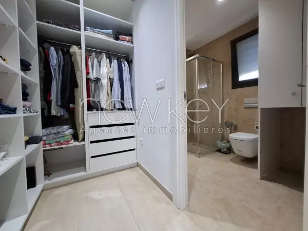 Une Coquette Villa S+4 avec piscine à vendre à La Soukra - 9