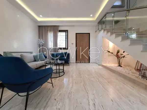 Une Coquette Villa S+4 avec piscine à vendre à La Soukra - 2
