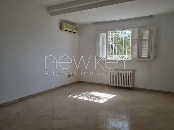 Villa s+4 avec piscine à la Marsa - 3