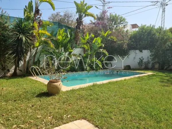 Villa s+4 avec piscine à la Marsa - 1