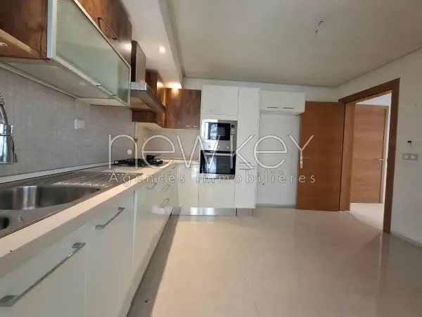 Un Appartement S+3 à vendre à La Soukra - 1