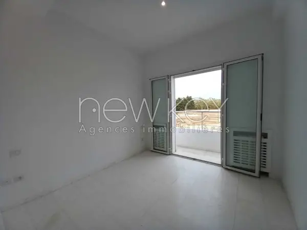 Triplex s+5 avec ascenseur à Gammarth - 5