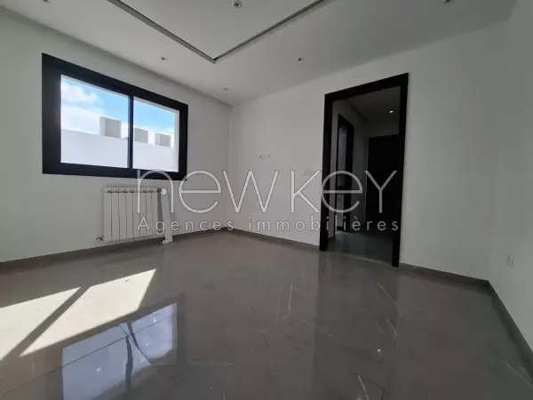 Un Superbe Etage de Villa à louer à La Soukra - 7