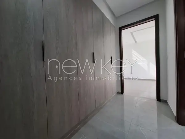 Un Superbe Etage de Villa à louer à La Soukra - 9