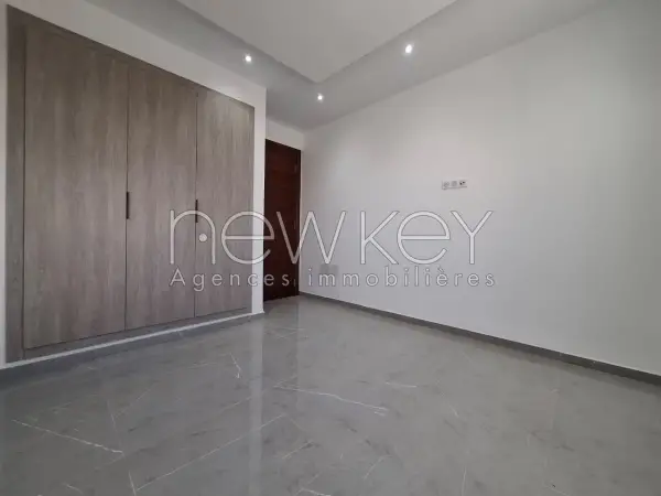 Un Superbe Etage de Villa à louer à La Soukra - 6