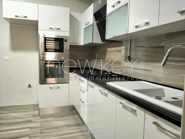 Magnifique Appartement S3 avec vue dégagée à vendre aux Jardins de Carthage - 1