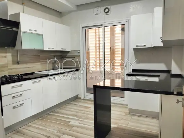 Magnifique Appartement S3 avec vue dégagée à vendre aux Jardins de Carthage - 2