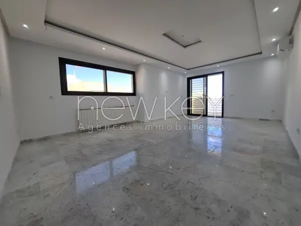 Un Superbe Etage de Villa à louer à La Soukra - 1