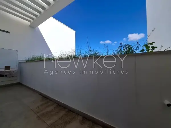 Un Superbe Etage de Villa à louer à La Soukra - 11