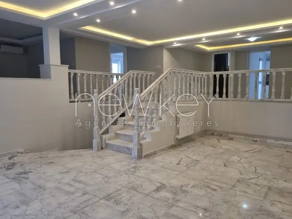 Rez de chaussée de villa s+4 au cœur de la Marsa - 4
