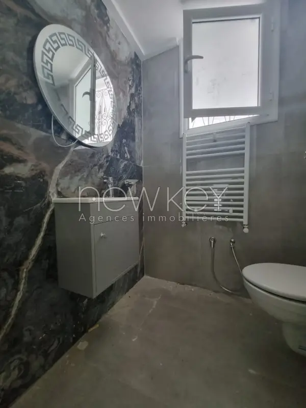 Rez de chaussée de villa s+4 au cœur de la Marsa - 11