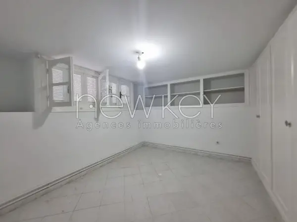 Rez de chaussée de villa s+4 au cœur de la Marsa - 5