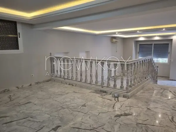Rez de chaussée de villa s+4 au cœur de la Marsa - 1